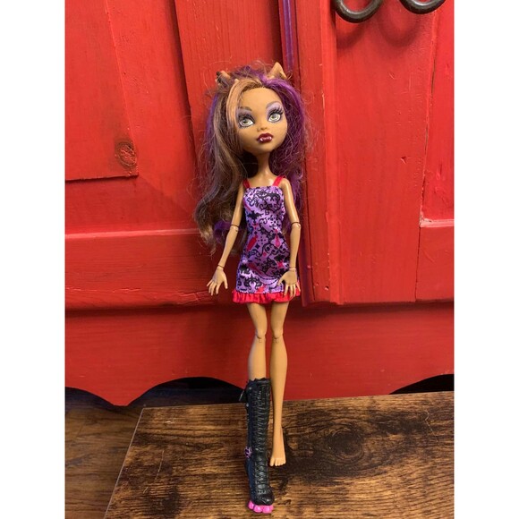 Monster High Doll Clawdeen Wolf Poseable Limbs Outfit Good Hair 1 Boot Earrings - Picture 1 of 3